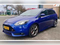 Ford Focus Wagon - 2.0 EcoBoost ST-3 Bull-X CarPlay Camera Leder