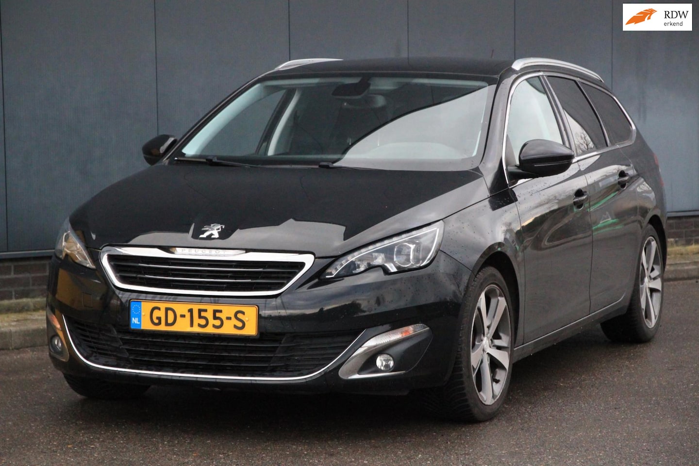 Peugeot 308 SW - 1.2 PureTech Blue Lease Premium Panorama/Navigatie/Parkeeersensor v,a/Stoelverwarming - AutoWereld.nl