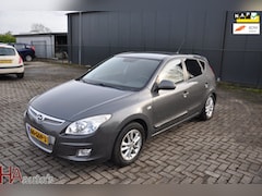 Hyundai i30 - 2.0i Style 5-deurs *CLIMA