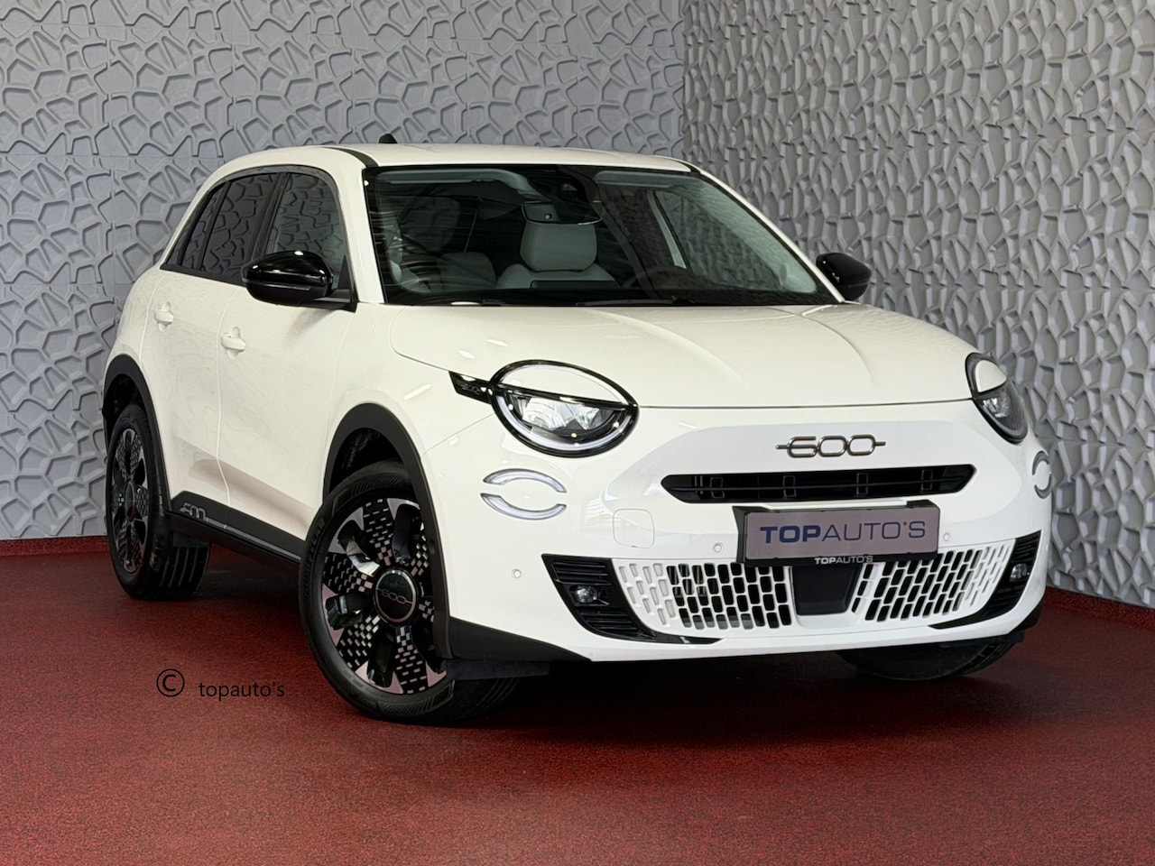 Fiat 600 - 1.2 HYBRID LA PRIMA LEER MASSAGE ELEK.STOEL CAMERA CARPLAY ADAP.CRUISE STOELVERW. ELEK.KLE - AutoWereld.nl