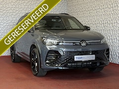 Volkswagen Tiguan - 1.5 eHYBRID 272 PK NW AUTO R-LINE VW.TREKHAAK BLACK PANO XL.NAVI STOEL/STUUR VERW. BLACK.S