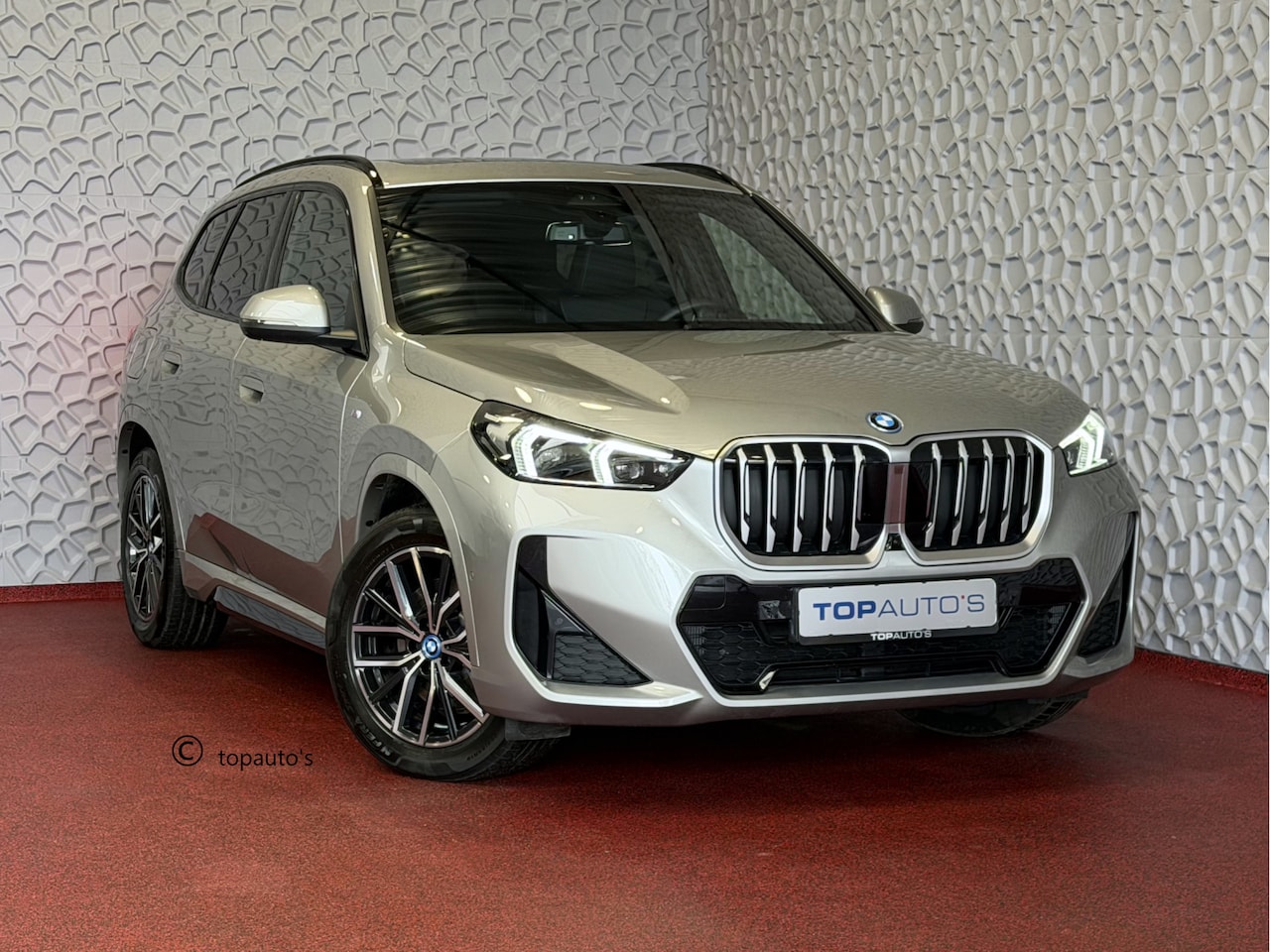 BMW X1 - XDRIVE 25E M-SPORT LED PANO.SCHUIFDAK HEADUP ELEK.KLEP NAVI 360.CAM STOELVERW M-SHADOW LIN - AutoWereld.nl