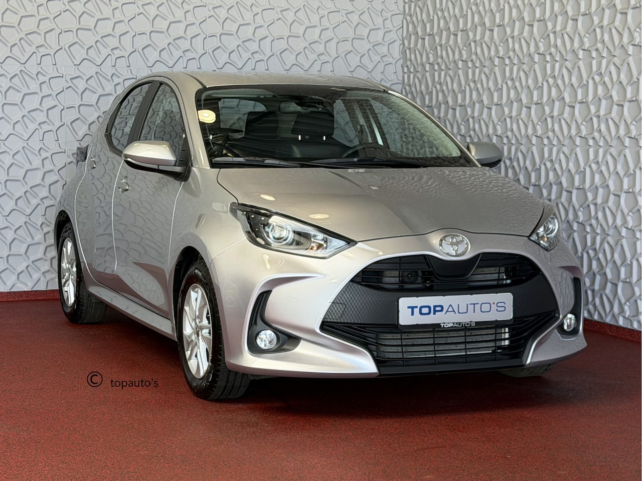 Toyota Yaris - 1.5 HYBRID STOEL/STUUR VERW CARPLAY CAMERA LMV ADAP.CRUISE ✅ Top Auto's Wijchen , Al 30 Ja - AutoWereld.nl