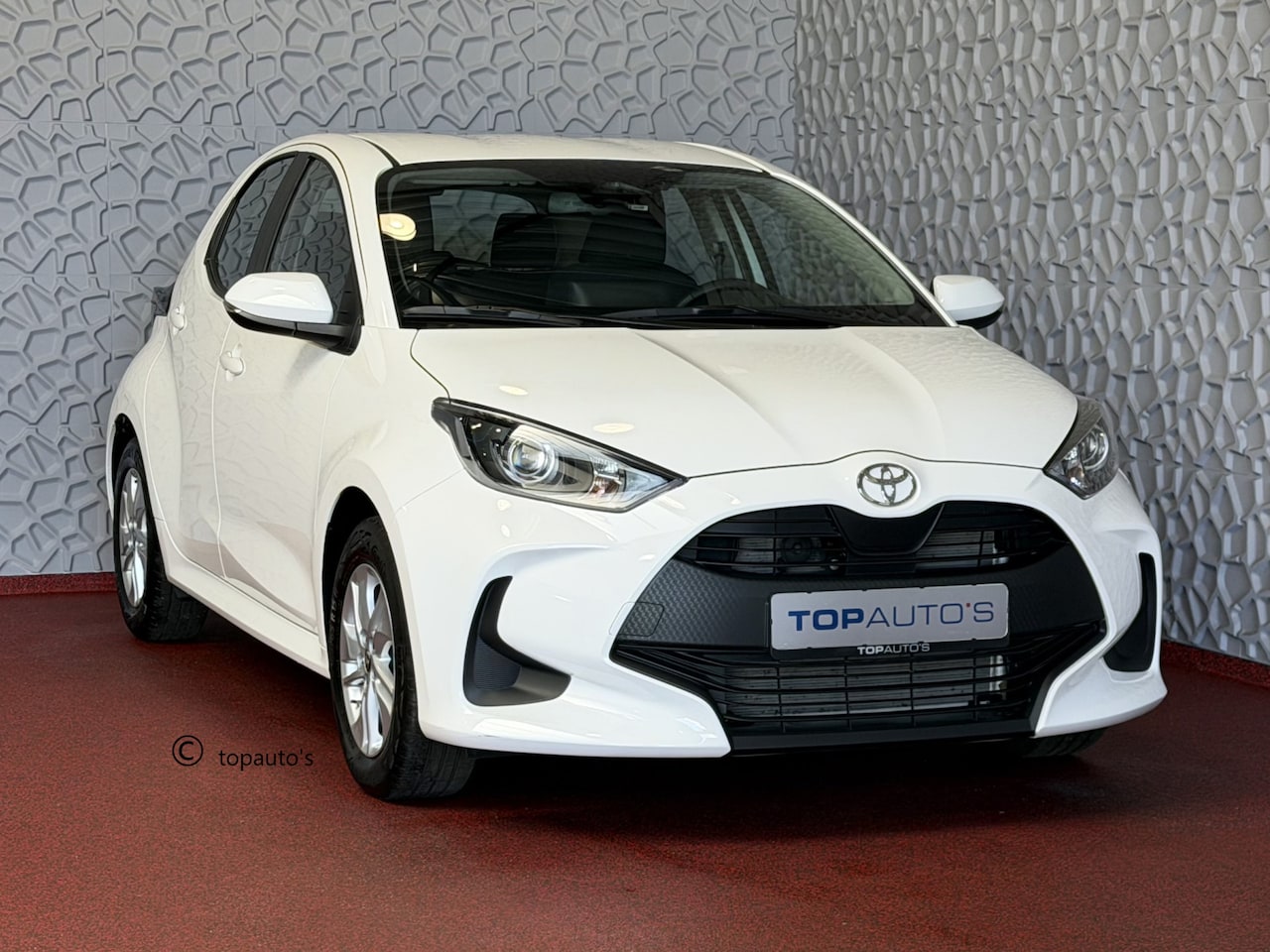 Toyota Yaris - 1.5 HYBRID STOEL/STUUR VERW CARPLAY CAMERA LMV ADAP.CRUISE ✅ Top Auto's Wijchen , Al 30 Ja - AutoWereld.nl