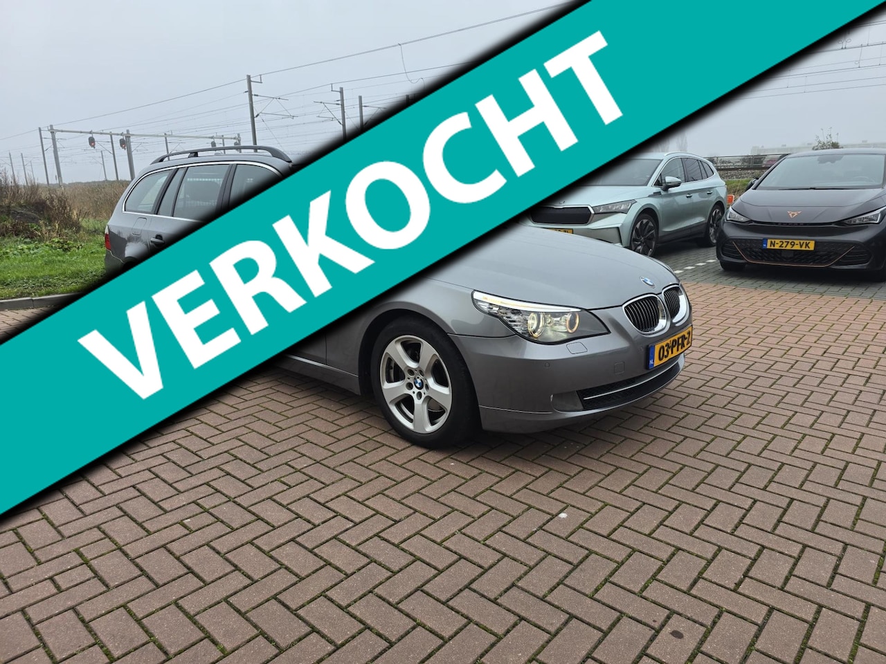 BMW 5-serie Touring - 530xi / AUTOMAAT / PANO / NAVI / XENON / PDC / STOELVERWARMING / HOUTINLEG / ELEC. PAKKET - AutoWereld.nl