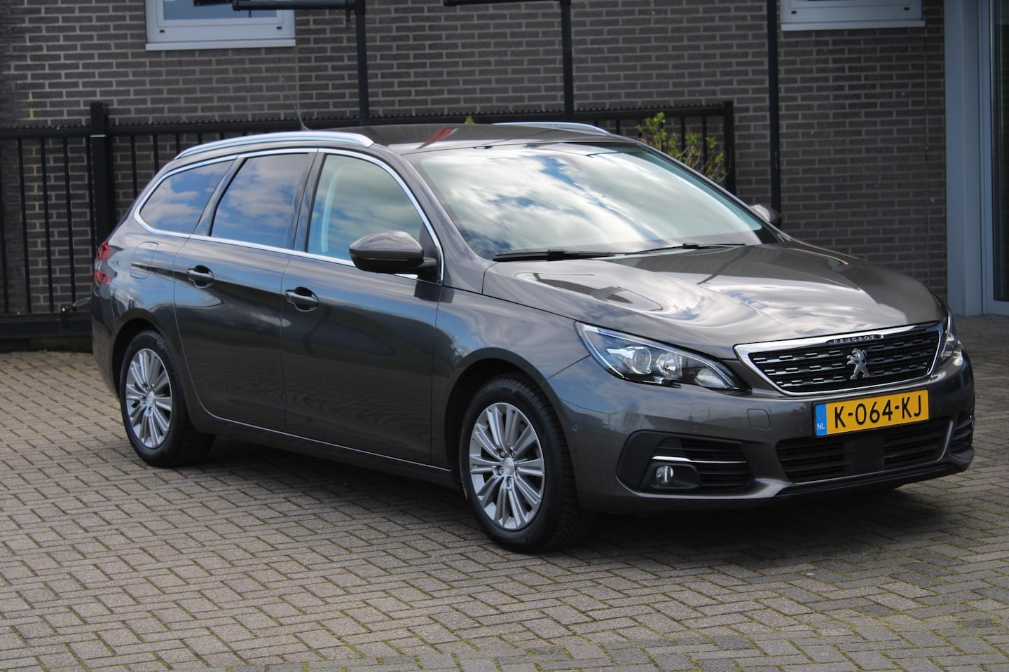 Peugeot 308 SW - 1.2 PureTech Allure Pack Trekhaak/Camera/Adaptive Cruise - AutoWereld.nl