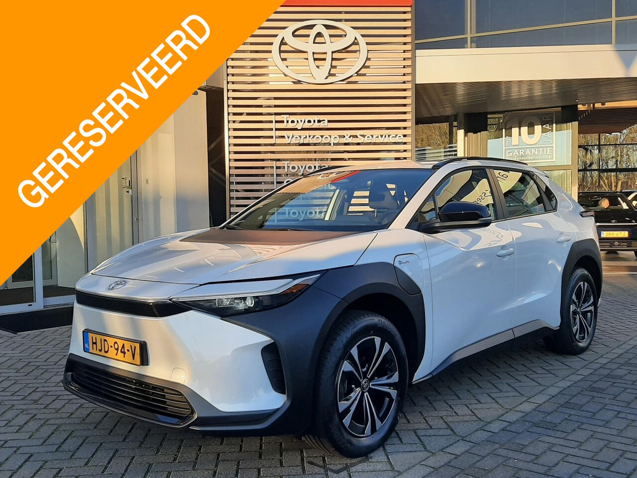Toyota bZ4X - 71KWH 3-FASE WARMTEPOMP 3-FASE 150 kW-LADEN NAVI APPLE/ANDROID KEYLESS AD-CRUISE LM-VELGEN - AutoWereld.nl