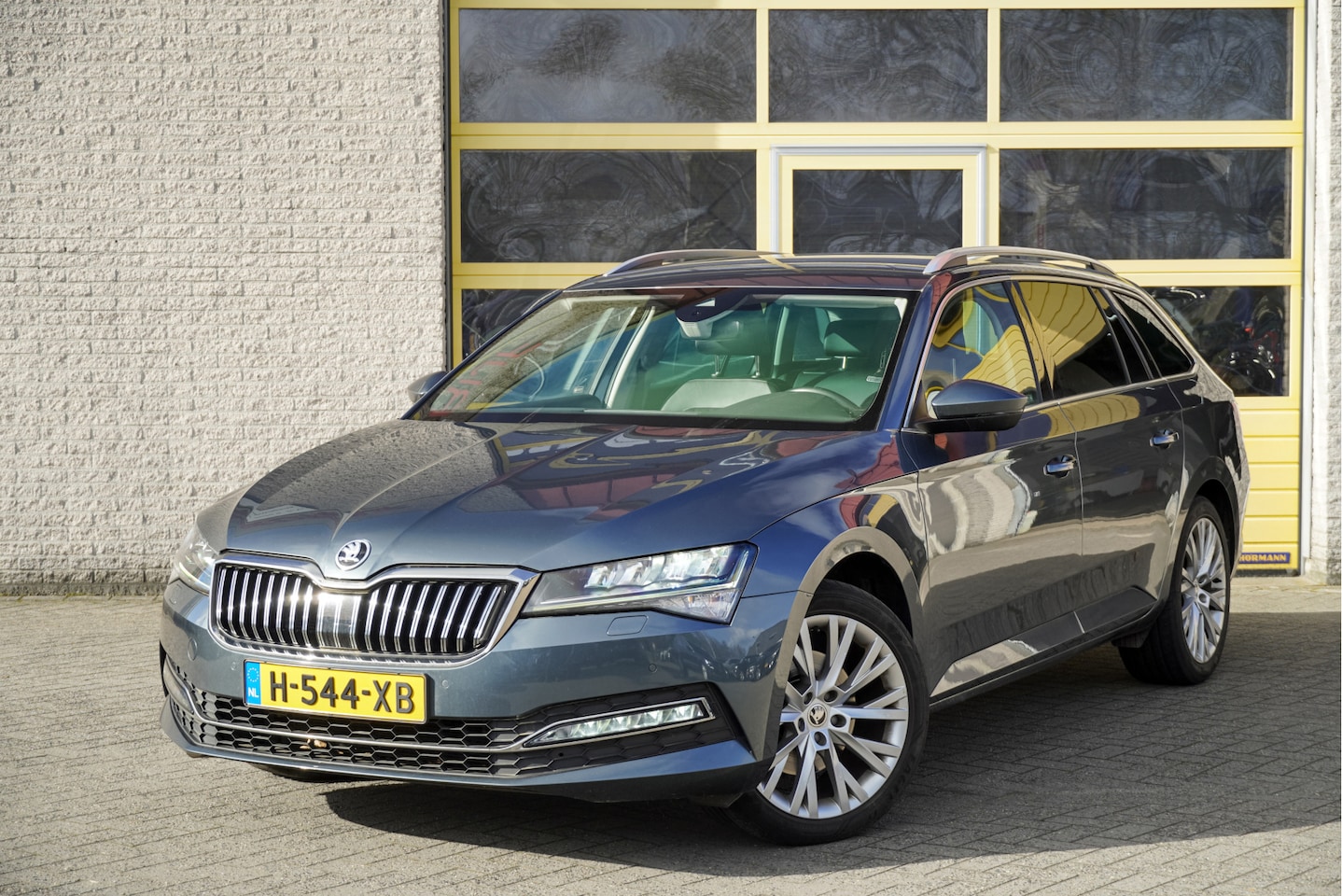 Skoda Superb Combi - 1.5 TSI ACT 150PK! Automaat Business Edition BJ2020 Lmv 18" | Led V+A | Pdc | Keyless entr - AutoWereld.nl