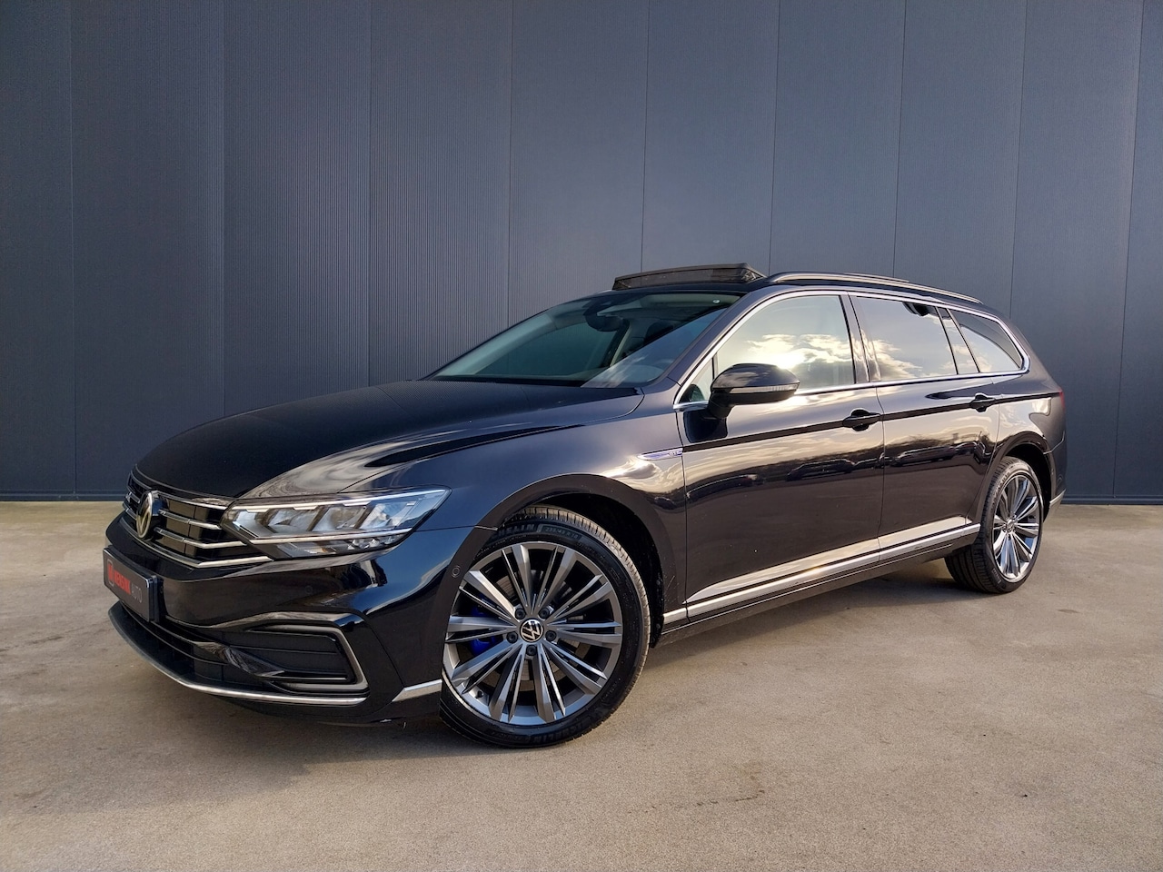 Volkswagen Passat Variant - 1.4 TSI PHEV GTE 1e EIGENAAR PANO DAK CAMERA NAVI ADAPT CRUISE CARPLAY LED ECC TREKHAAK - AutoWereld.nl