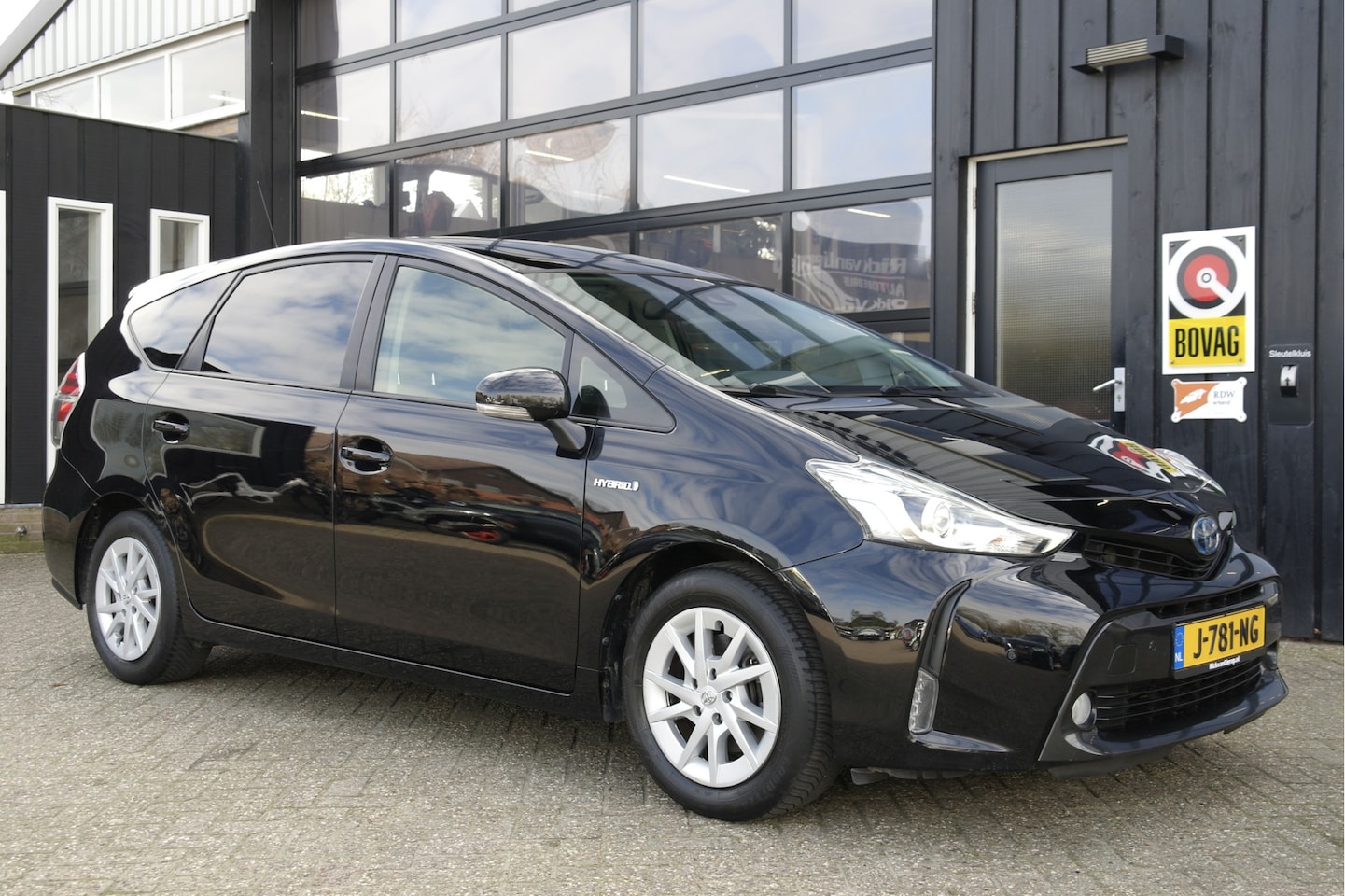 Toyota Prius - 1.8 Active | Cruise Control | 7-Persoons | Navi | Camera | Pano | Trekhaak - AutoWereld.nl