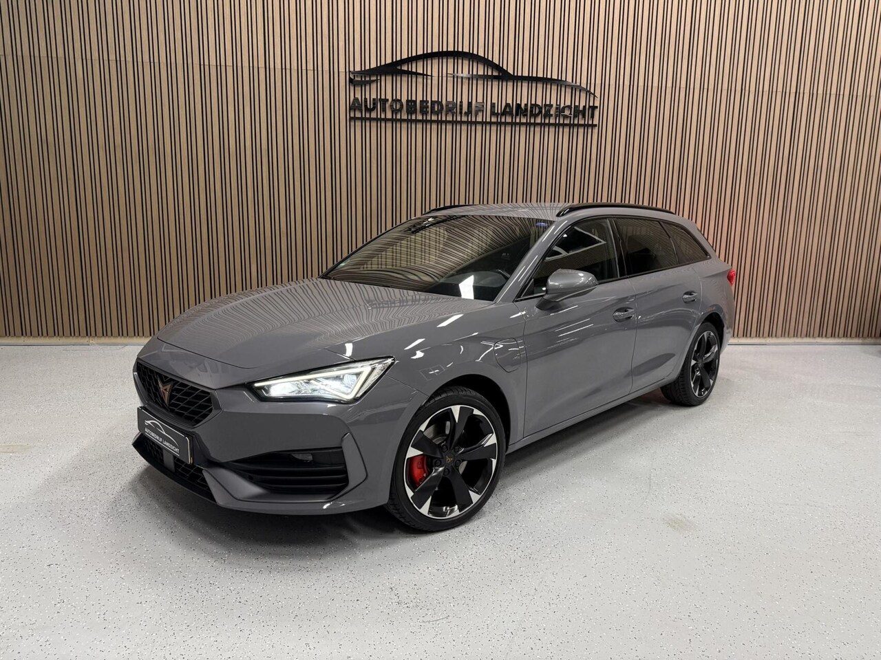CUPRA Leon Sportstourer - 1.4 e-Hybrid VZ | Camera | Sfeerverlichting - AutoWereld.nl