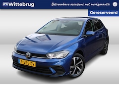 Volkswagen Polo - 1.0 TSI 95pk Life / Navigatie / App-Connect / Parkeersensoren Voor & Achter / Donker glas