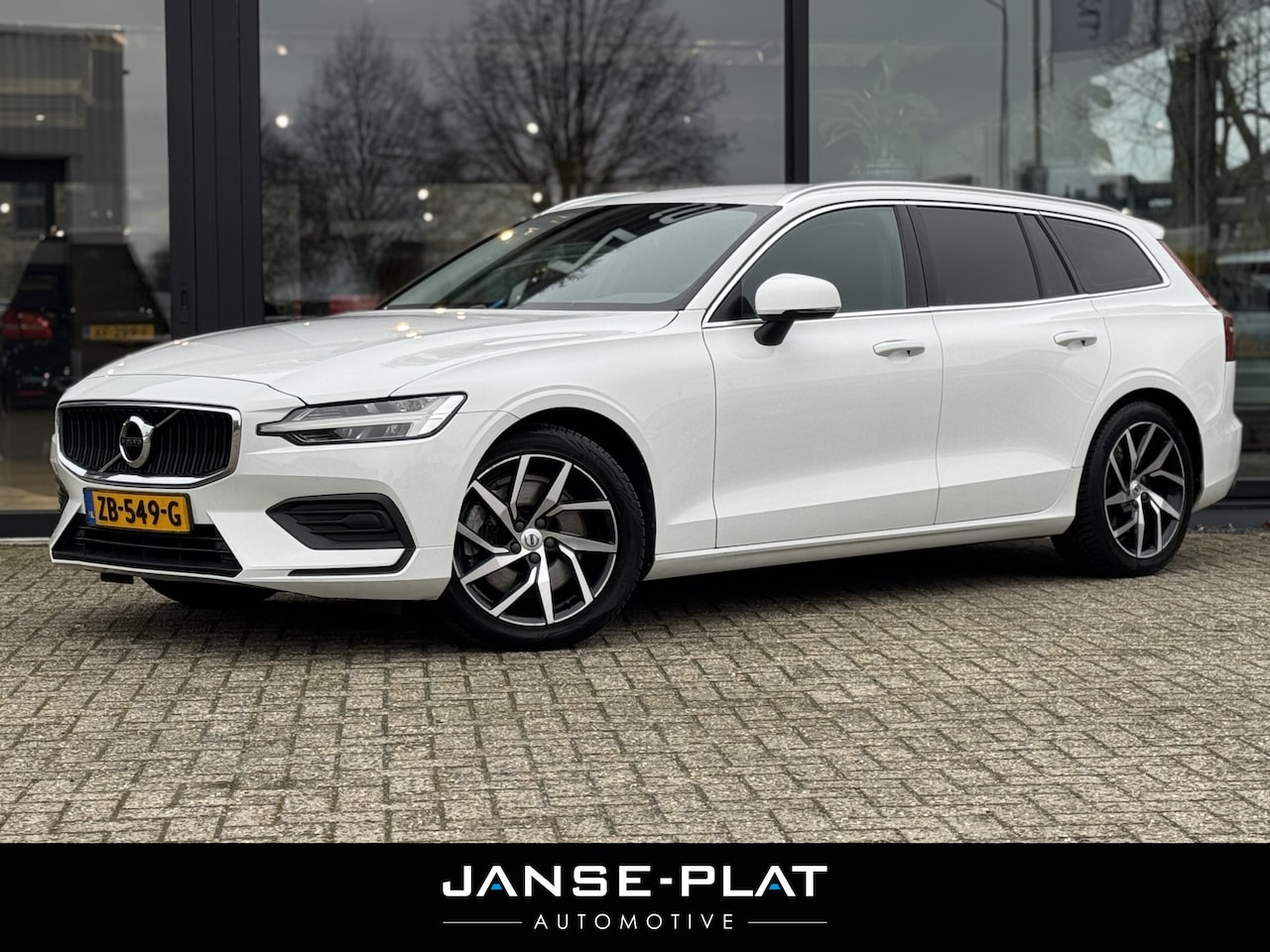 Volvo V60 - 2.0 T5 Momentum Wegdr. Trekhaak - AutoWereld.nl