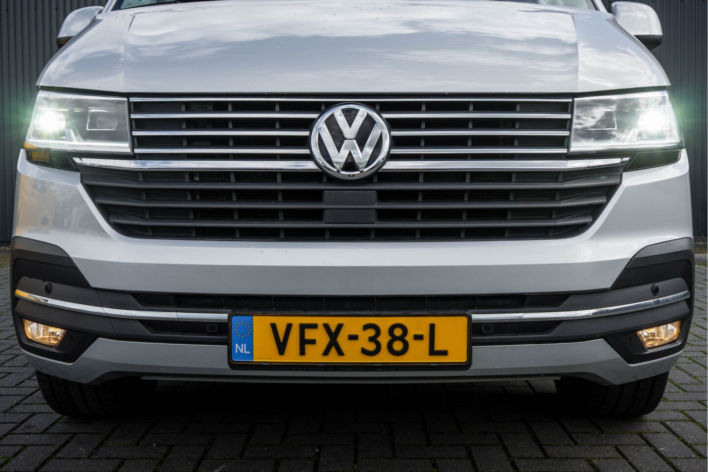 Volkswagen Transporter - T6.1 2.0 TDI L2H1 | DC | Bulli | 200PK | Leder | Carplay | Virtual | Adapt Cruise - AutoWereld.nl