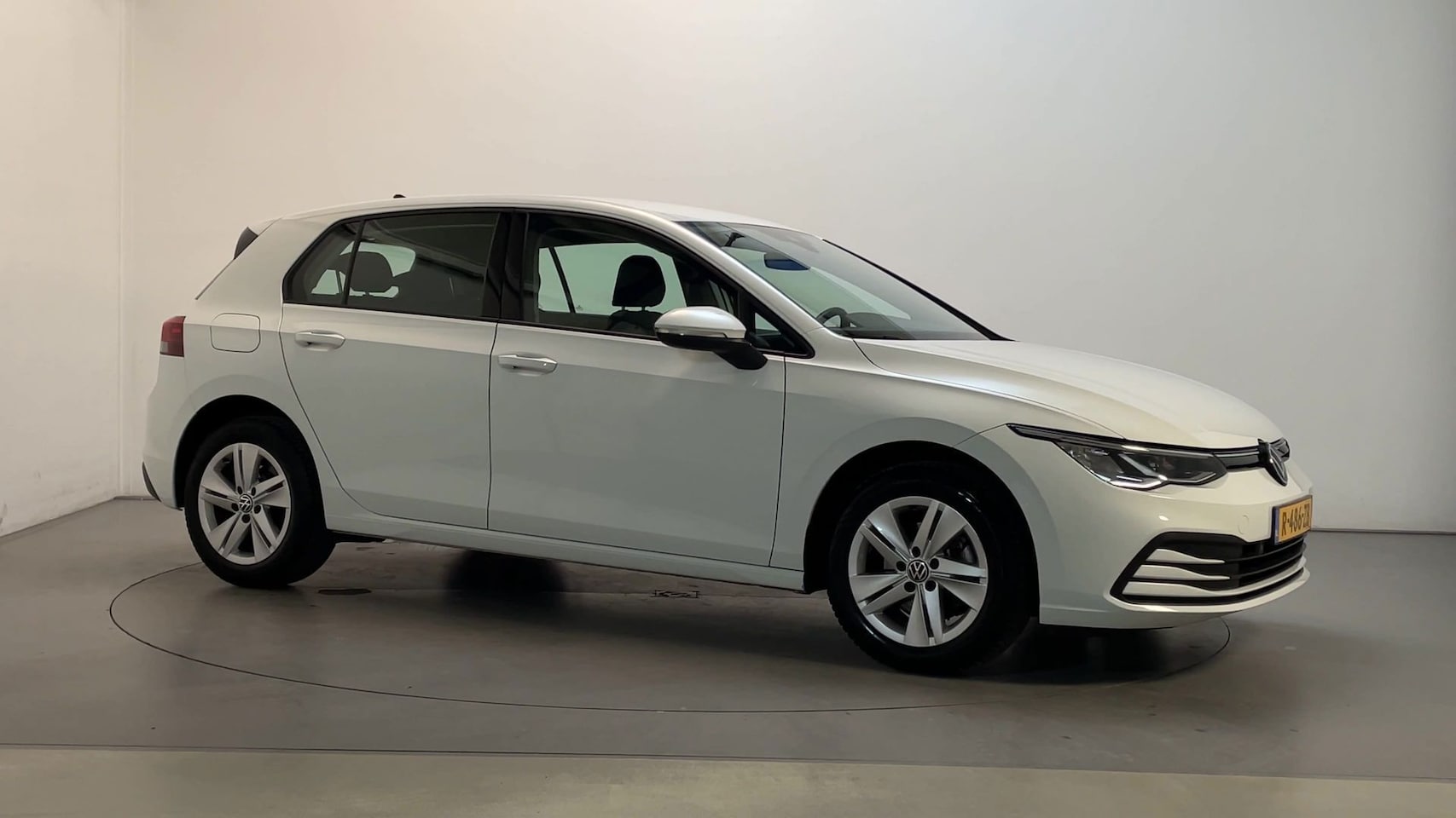 Volkswagen Golf - 1.0 TSI Life Business Alcantara Virtual Cockpit Navigatie DAB+ App-Connect - AutoWereld.nl