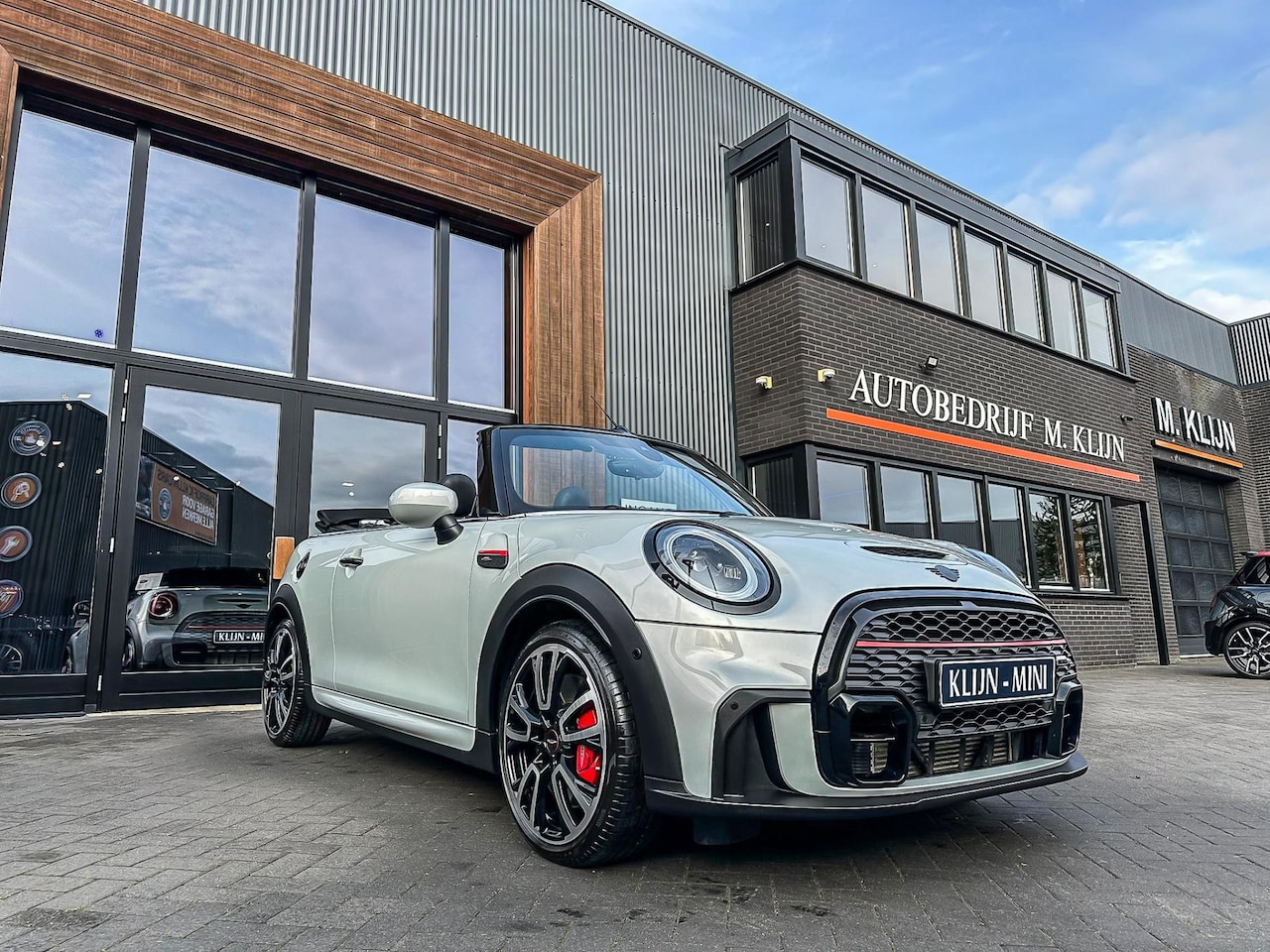MINI Cabrio - Mini 2.0 John Cooper Works JCW Pack F1 Aut 231pk/Camera/HK/Head up/bomvol - AutoWereld.nl