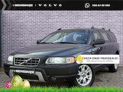 Volvo XC70 - 2.5 T Summum | 12 Maanden BOVAG garantie | 5 Cilinder | AWD | Xenon | Trekhaak afneembaar