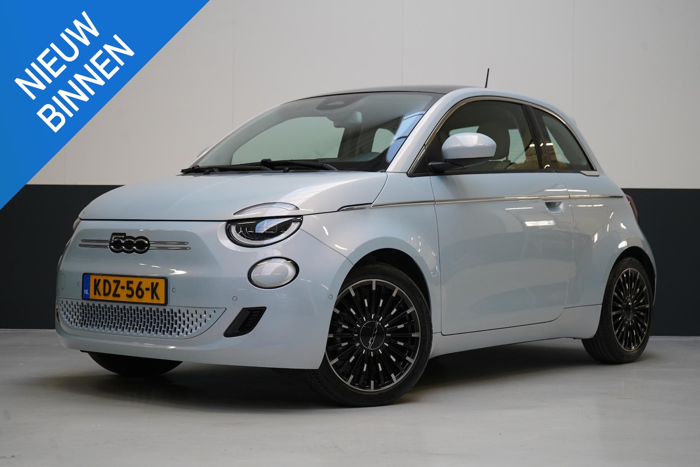 Fiat 500 - La Prima 42 kWh | SoH 100% | Panoramadak | Leder | Navigatie | Carplay | Lm velgen | Blind - AutoWereld.nl
