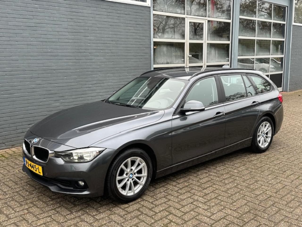 BMW 3-serie Touring - Automaat 316d Essential - AutoWereld.nl