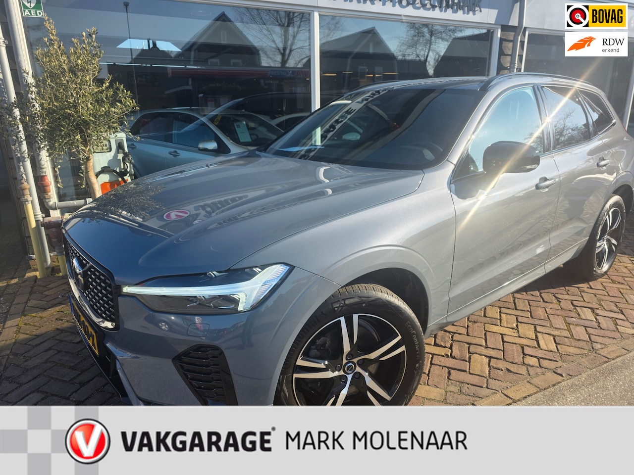Volvo XC60 - B4 Ultimate Bright B4 Ultimate Bright,R design,schitterende auto,trekhaak - AutoWereld.nl