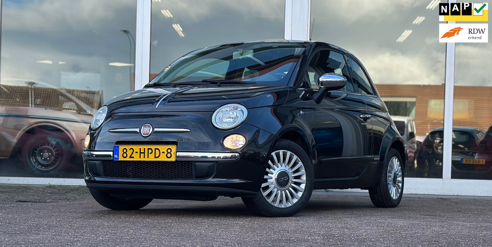 Fiat 500 - 1.2i Lounge 1e Eigenaar Schuif/Kantel dak Navigatie Airco - AutoWereld.nl