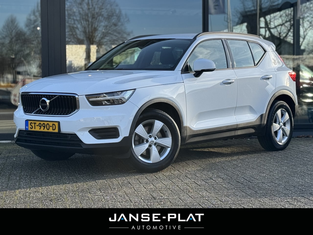 Volvo XC40 - 2.0 T4 AUT Wegdraaibare trekhaak | Navi | - AutoWereld.nl