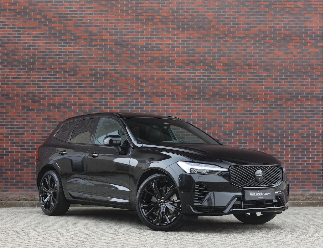 Volvo XC60 - T8 AWD Ultra Black Edition | Pano - Trekhaak - HUD - AutoWereld.nl