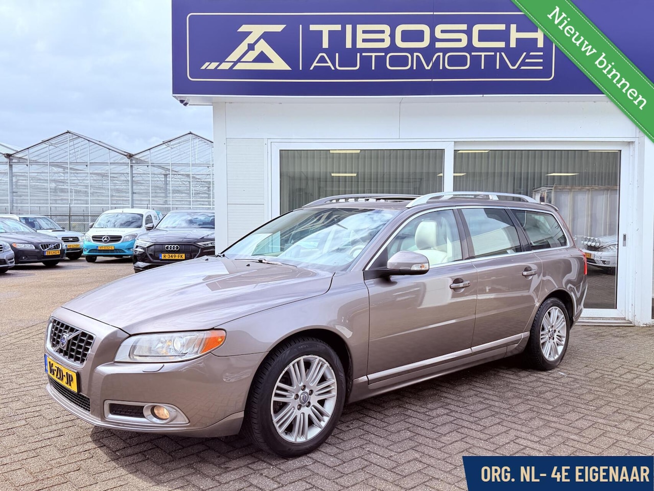 Volvo V70 - 2.5T AUT. 5 Cil. Summum Schuifdak Xenon Trekhaak 1800 kg - AutoWereld.nl