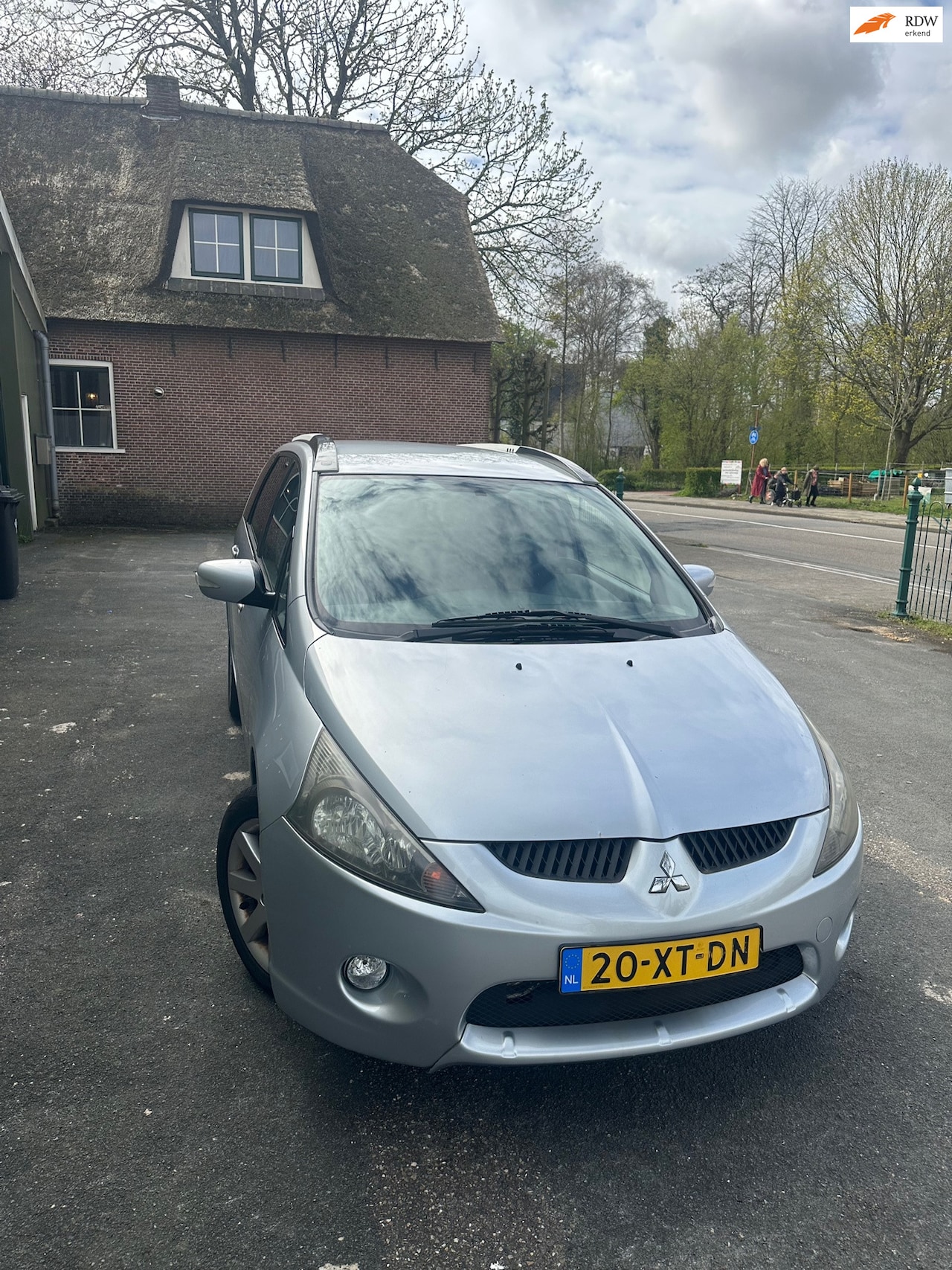 Mitsubishi Grandis - 2.4-16V InSport 2.4-16V InSport,Airco , Automaat ,7personen - AutoWereld.nl