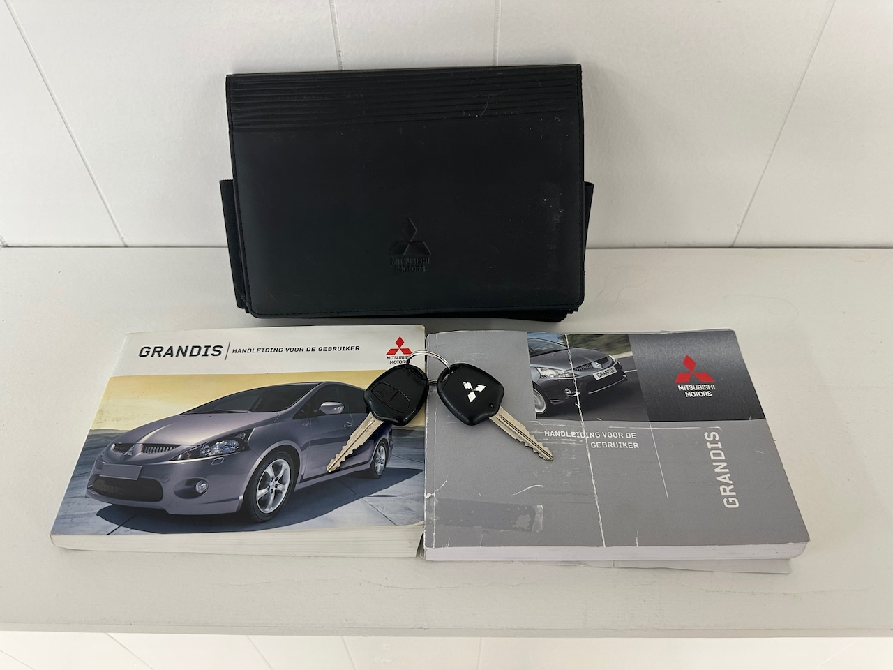 Mitsubishi Grandis - 2.4-16V InSport 2.4-16V InSport,Airco , Automaat ,7personen - AutoWereld.nl