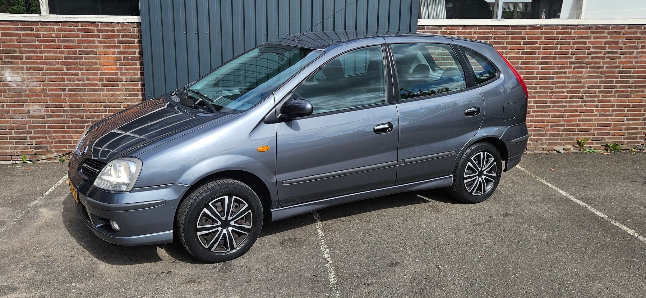 Nissan Almera Tino - 1.8 Acenta - AutoWereld.nl