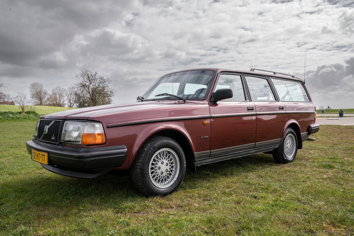 Volvo 240 - 2.0i Polar 2.0i Super Polar 1992, wijnrood metallic - AutoWereld.nl