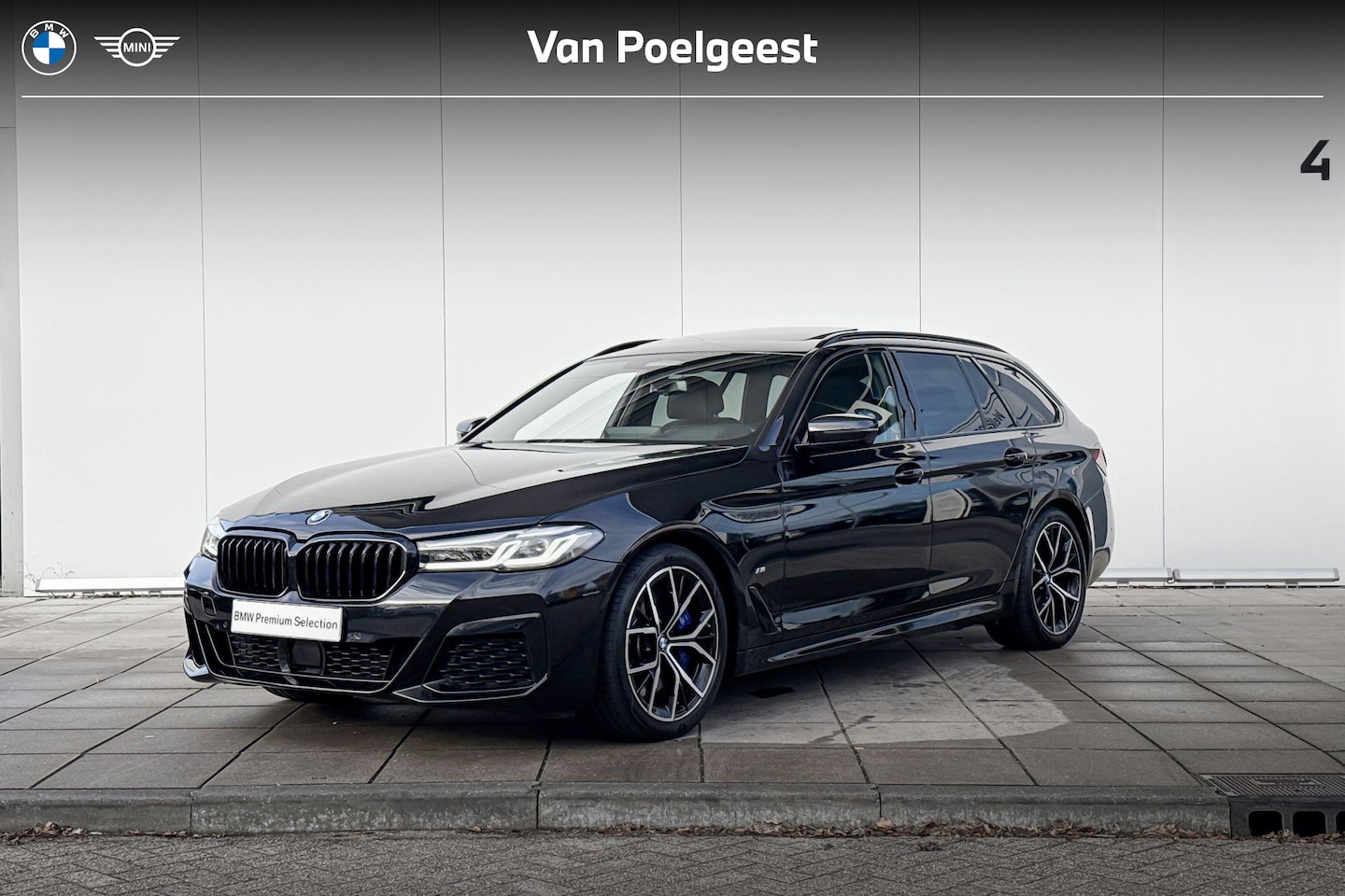 BMW 5-serie Touring - 540i xDrive M-Sport / Trekhaak Electrisch / Glazen dak / Lederen Dashboard / Driving Assis - AutoWereld.nl