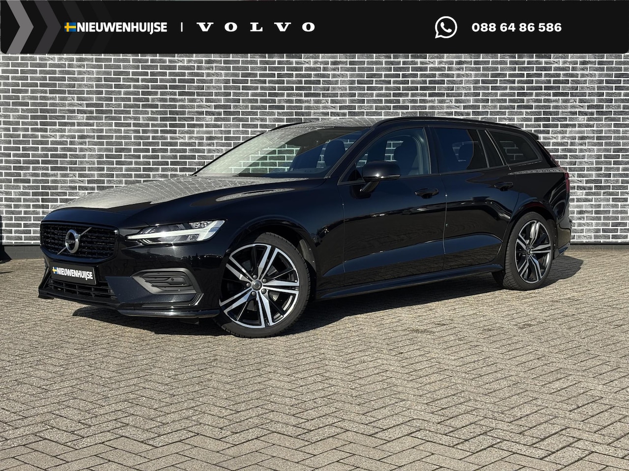 Volvo V60 - 2.0 B3 Momentum Advantage | Trekhaak | Lederen Bekleding | Stoelverwarming | Achteruitrijc - AutoWereld.nl