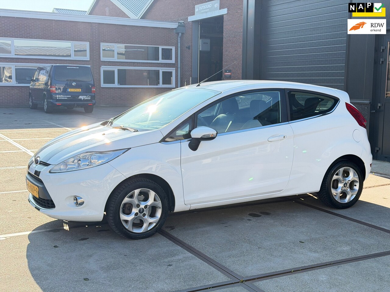 Ford Fiesta - 1.25 Titanium Cruise Clima Pdc NAP 15'' - AutoWereld.nl