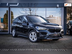 BMW X1 - XDrive25e High Executive|93% SOH|Pano|Dealer Onderh|HUD|Apple CarPlay|Cam|LED|