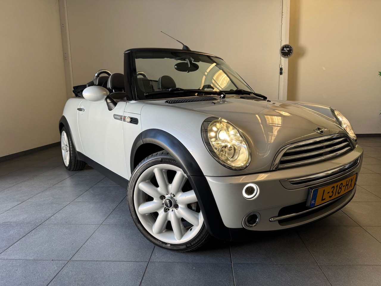 MINI Cabrio - Mini 1.6 Cooper Sidewalk automaat / 126000km! - AutoWereld.nl