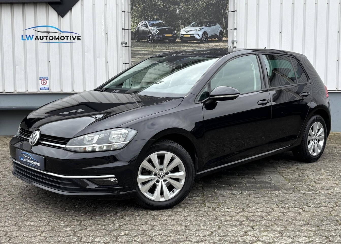 Volkswagen Golf - 1.0 TSI Comfortline Business | Navi | Carplay | Adaptive Cruise - AutoWereld.nl