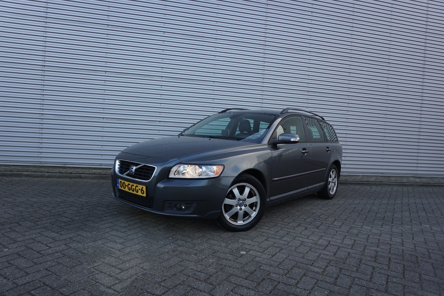 Volvo V50 - 2.0 Edition II Airco / Cruise / Parkeers. / Elektr. ramen /Trekhaak / Lm velgen / NAP - AutoWereld.nl