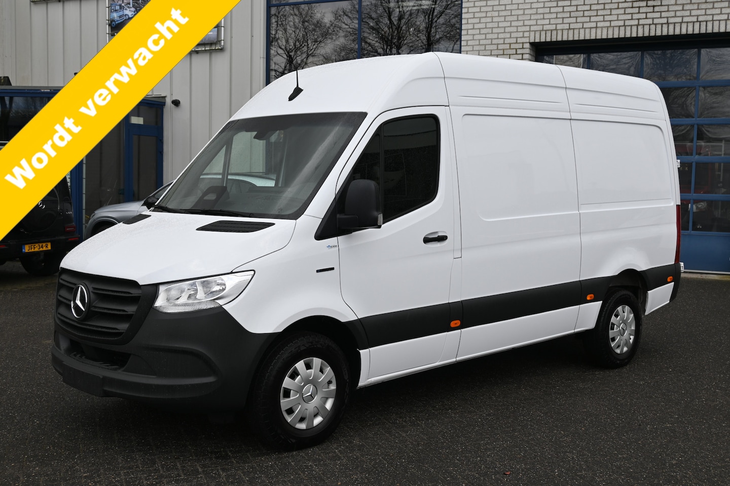 Mercedes-Benz eSprinter - 320 L2H2 Pro 81kWh Snellader, Navigatie, Trekhaak, Winterpakket, Etc. - AutoWereld.nl