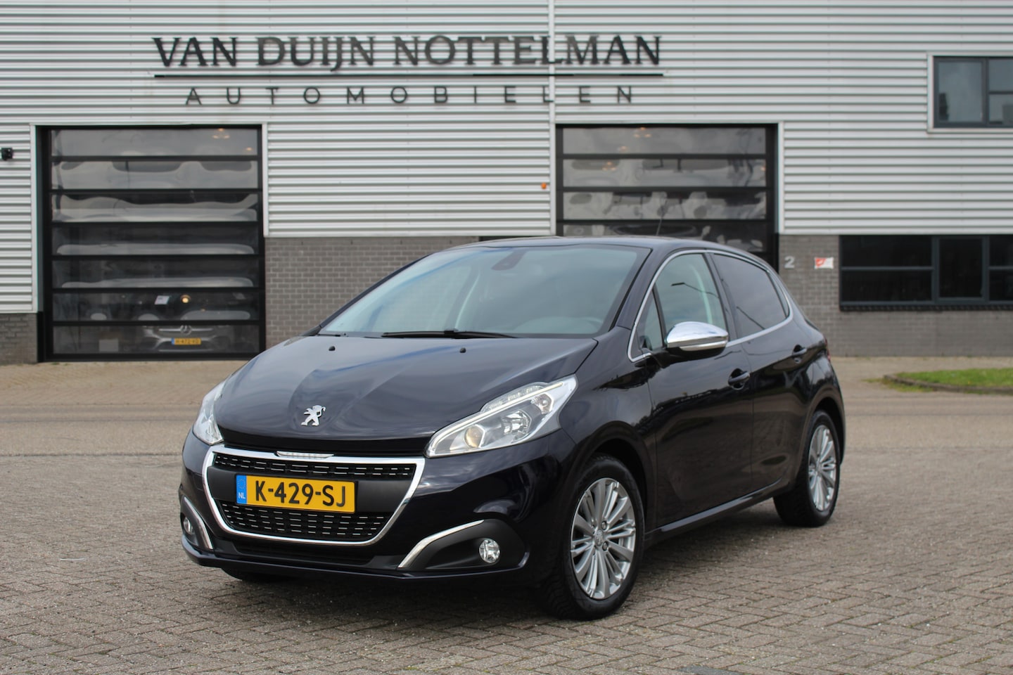 Peugeot 208 - 1.2 PureTech Allure / Camera / Navigatie / Automaat - AutoWereld.nl