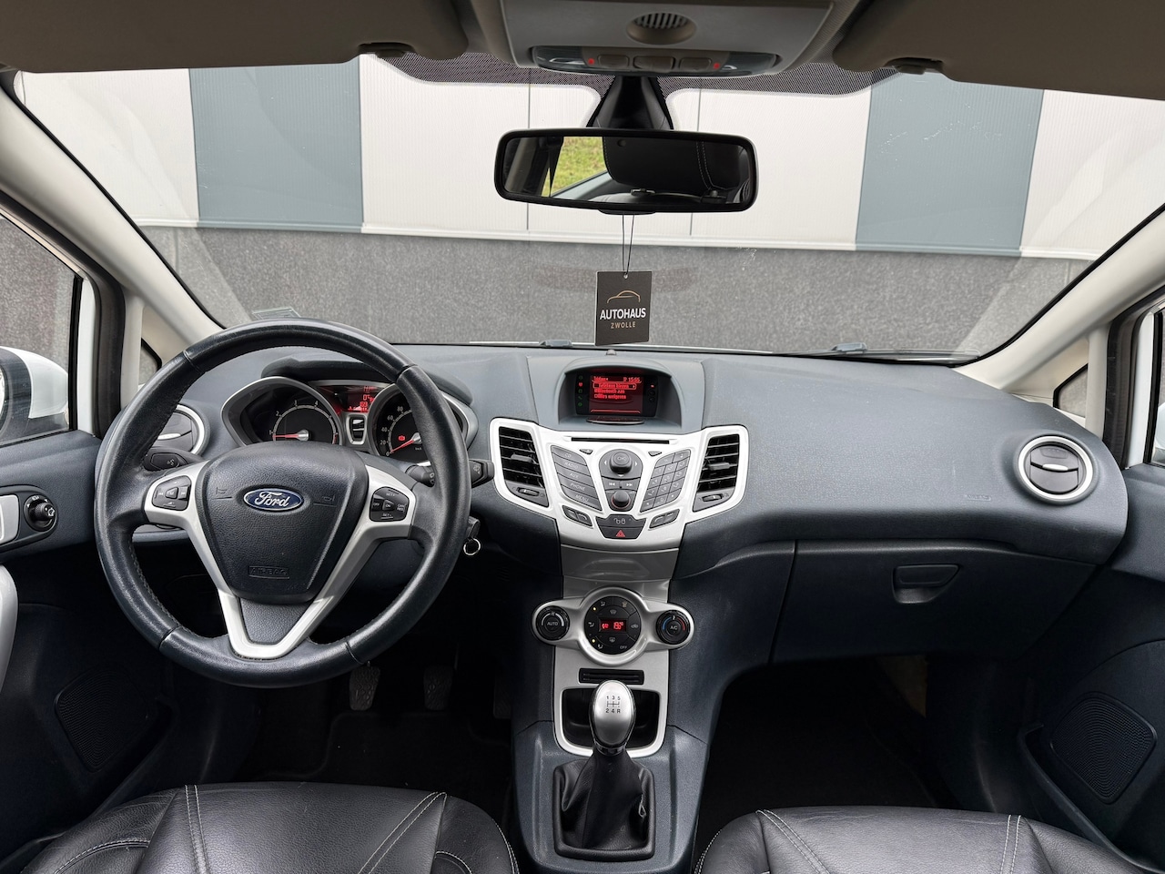 Ford Fiesta - 1.25 Titanium | NAP | Distributieriem nieuw | Leer + Stoelverwarming - AutoWereld.nl