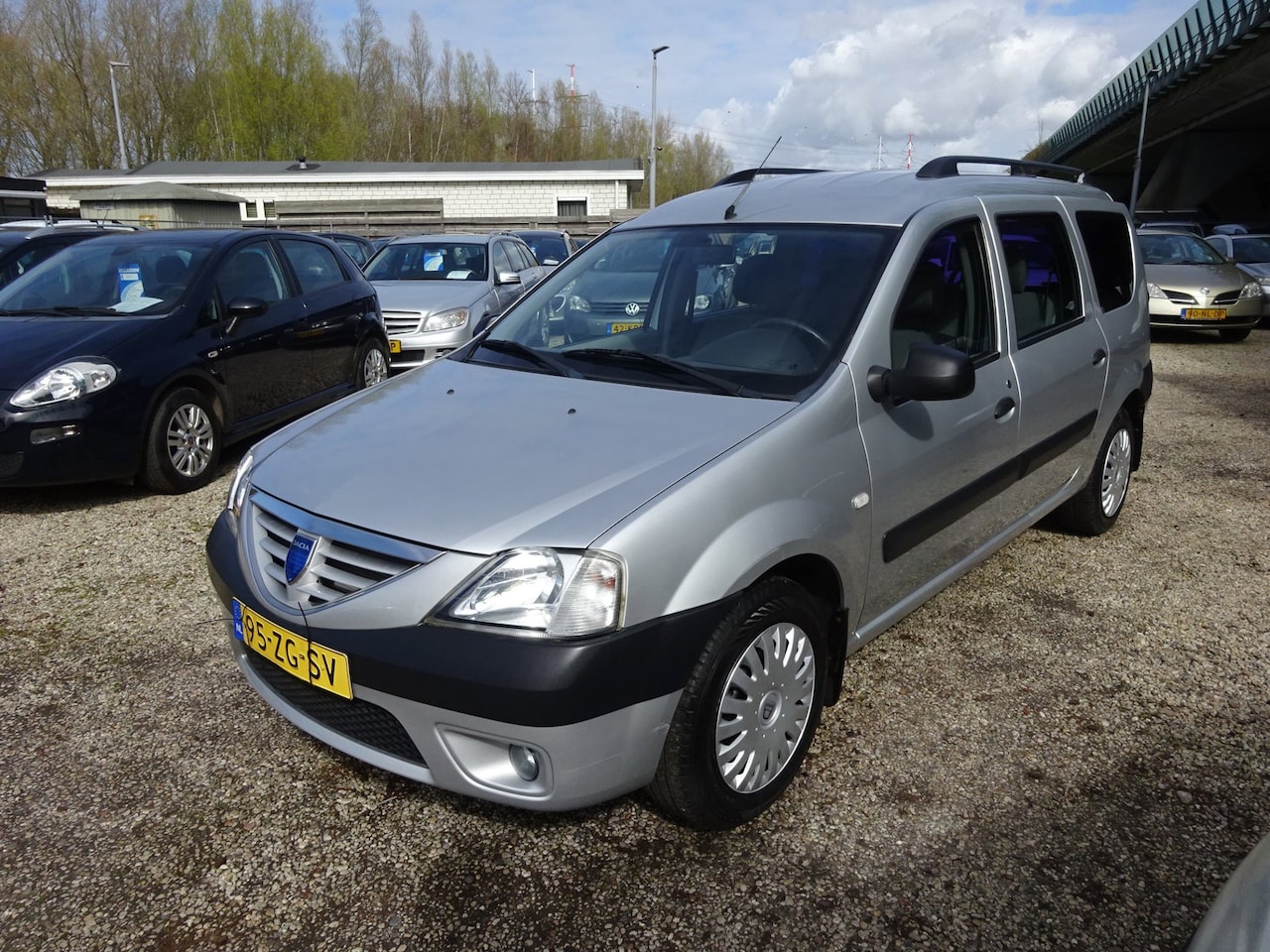 Dacia Logan MCV - 1.6 Lauréate 1.6 Lauréate, Airco, APK 12-04-2027 - AutoWereld.nl