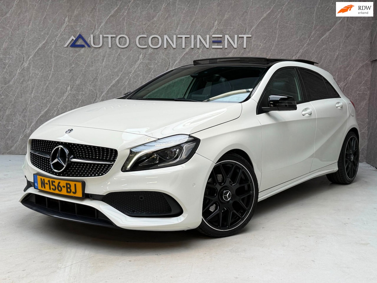 Mercedes-Benz A-klasse - 180 AMG Pakket / Panorama - AutoWereld.nl