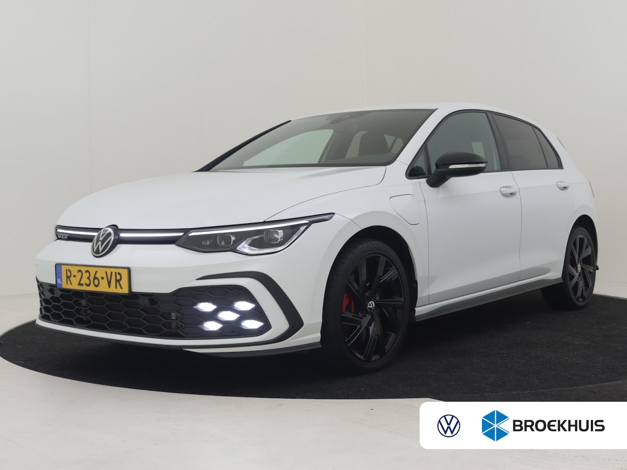 Volkswagen Golf - 1.4 eHybrid GTE 245pk | 18 inch LM | Achteruitrijcamera | Apple Carplay/Android Auto|telef - AutoWereld.nl