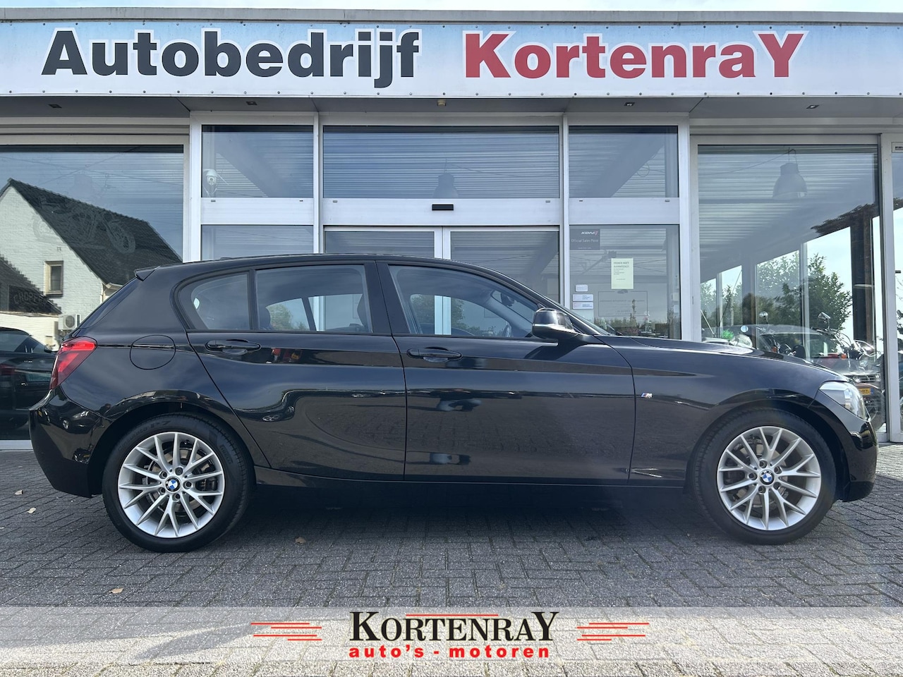 BMW 1-serie - 116i Business+ nieuwstaat/navi/bi xenon/cruise control/100% onderhouden - AutoWereld.nl