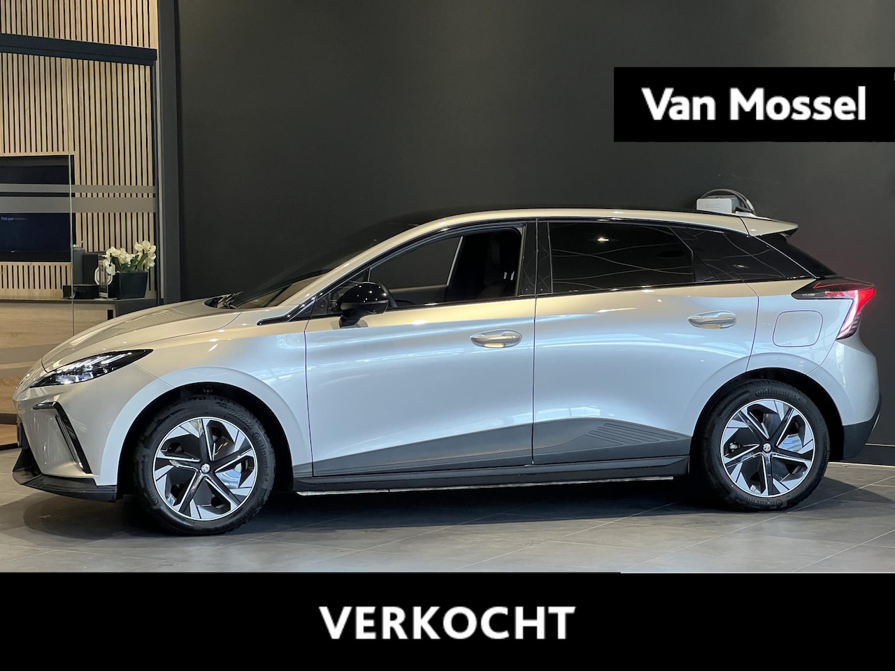 MG MG4 - Long Range Luxury 64 kWh | WLTP 435 KM | Navigatie| 360 Cam | Warmte Pomp | Apple CarPlay - AutoWereld.nl