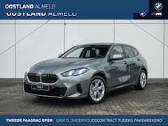BMW 1-serie - 120 Automaat / Trekhaak / Achteruitrijcamera / Comfort Access / Adaptieve LED / Stoelverwa