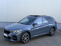 BMW X1 - sDrive18i High Executive M-Sport Storm Bay Automaat Panodak Harman Kardon Leder Camera App