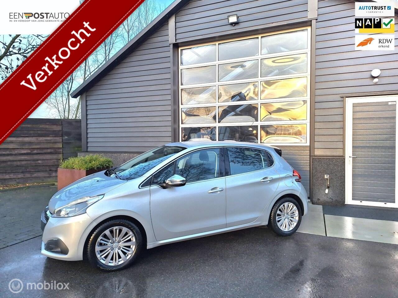 Peugeot 208 - 1.2 PureTech Blue Lease Allure Full-Map Navigatie, Apple-Carplay, Cruise-Control, Climate- - AutoWereld.nl